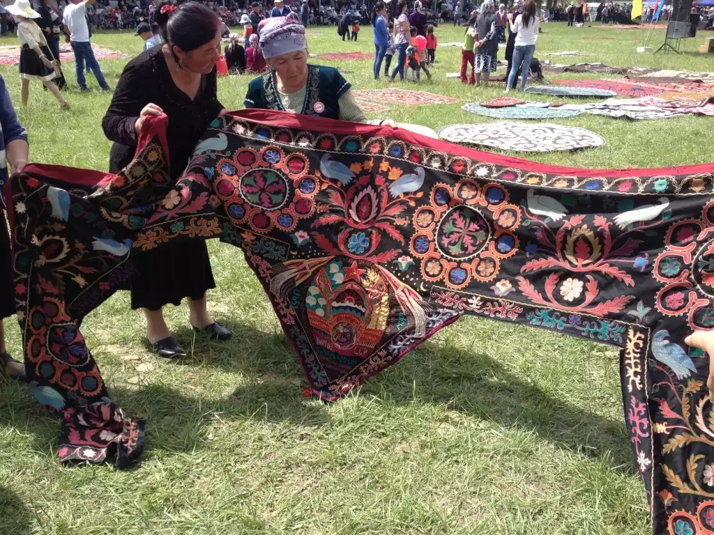 What is a Shyrdak / Tush Kiyiz and what do the Symbols mean?