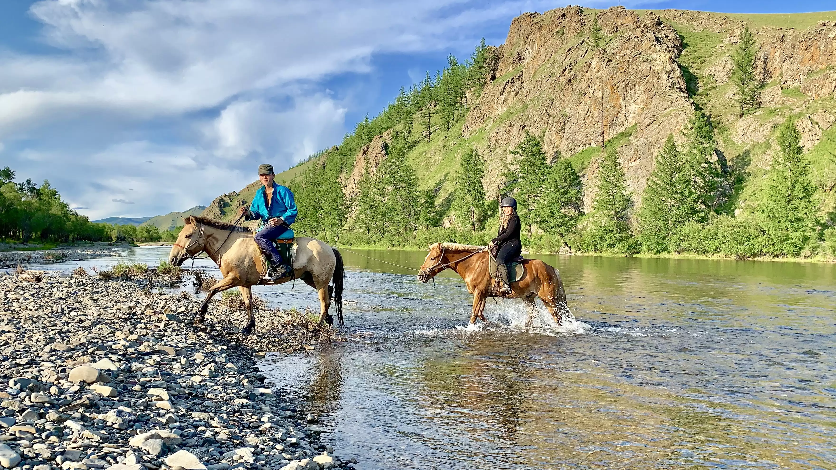 Why Mongolian tour Guide and Driver are important for your trip