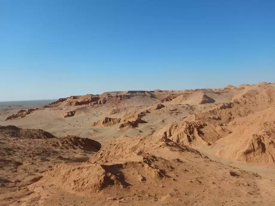 Must-Visit Sights in the Gobi Desert: From Sand Dunes to Dinosaur Fossils