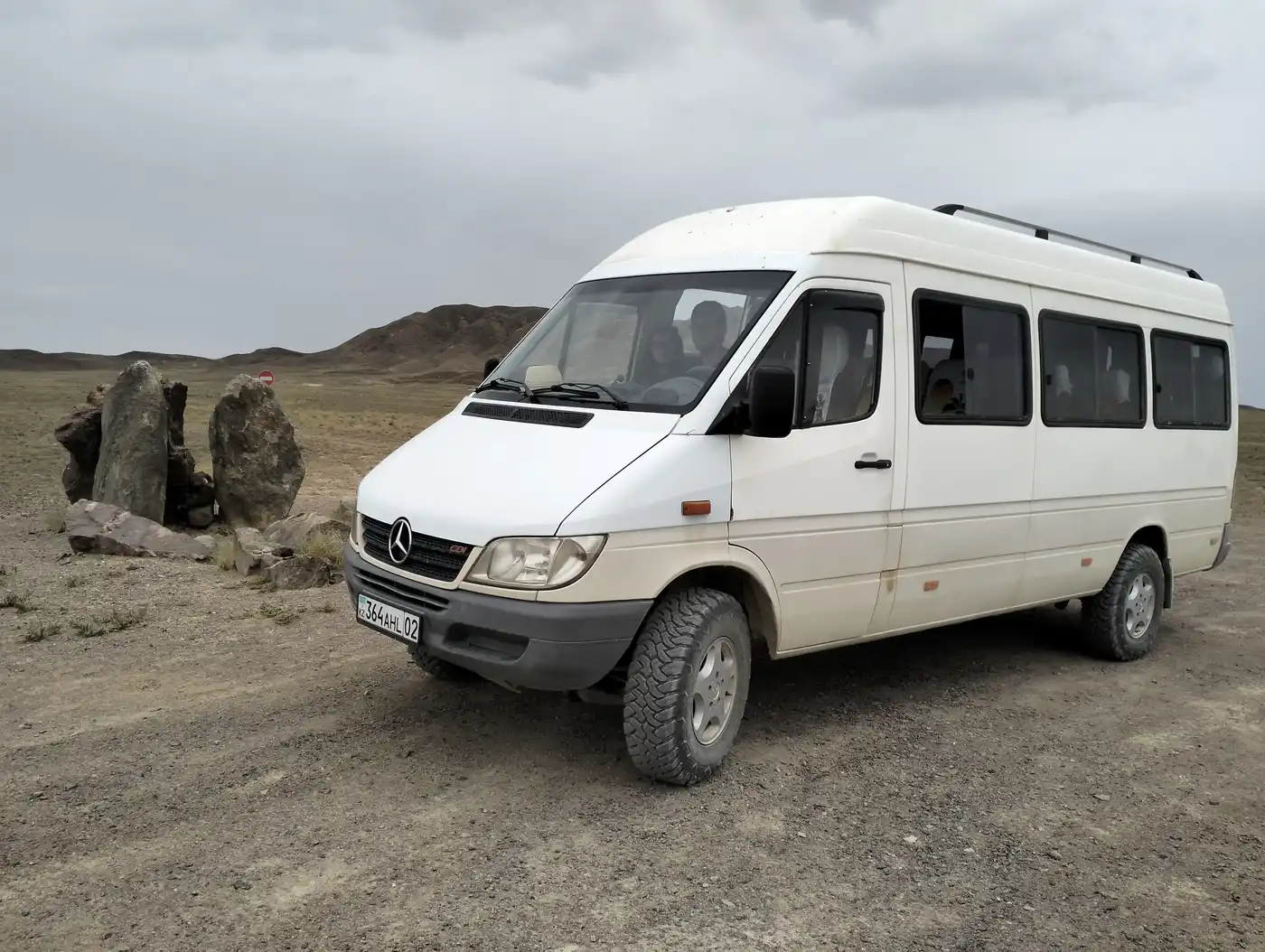 4wd Sprinter With 18 Seats For Off Road Trips