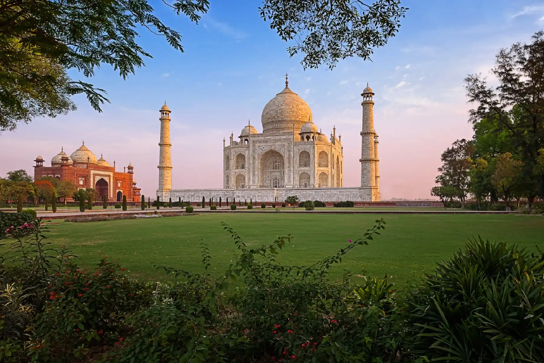 Day Trip To Taj Mahal And Agra Fort By Car