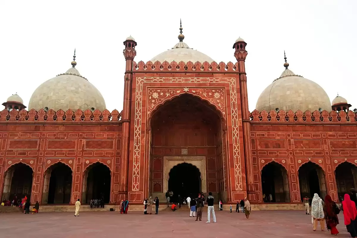 Explore The Ancient Lahore With Brief History