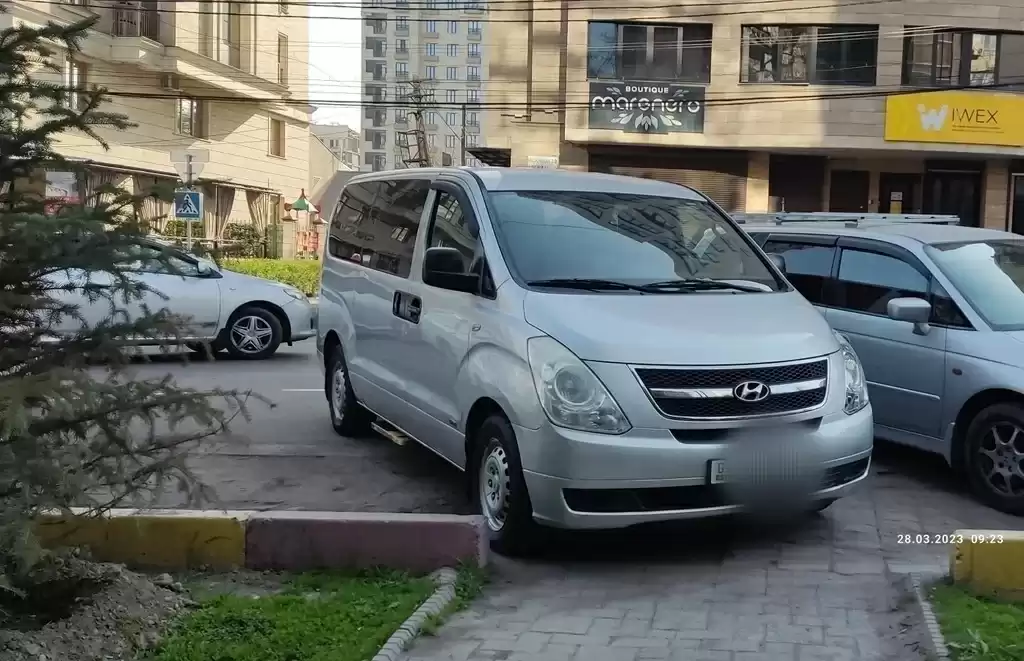 Rent A Minivan Hyundai Starex 11 Seats Central Asia