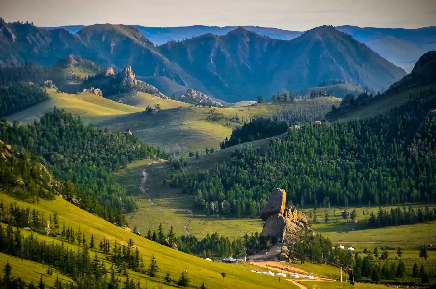 Nomadic Trails & National Park Splendors 4 Day Tour