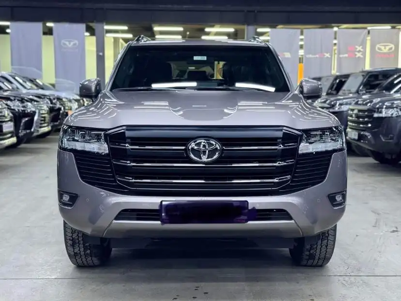 Toyota Land Cruiser 300 Rental With A Driver