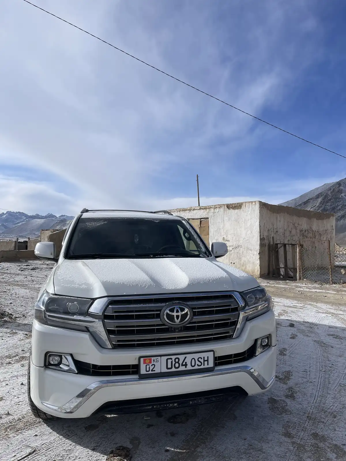 Toyota Land Cruiser 200 Rental With Professional Driver