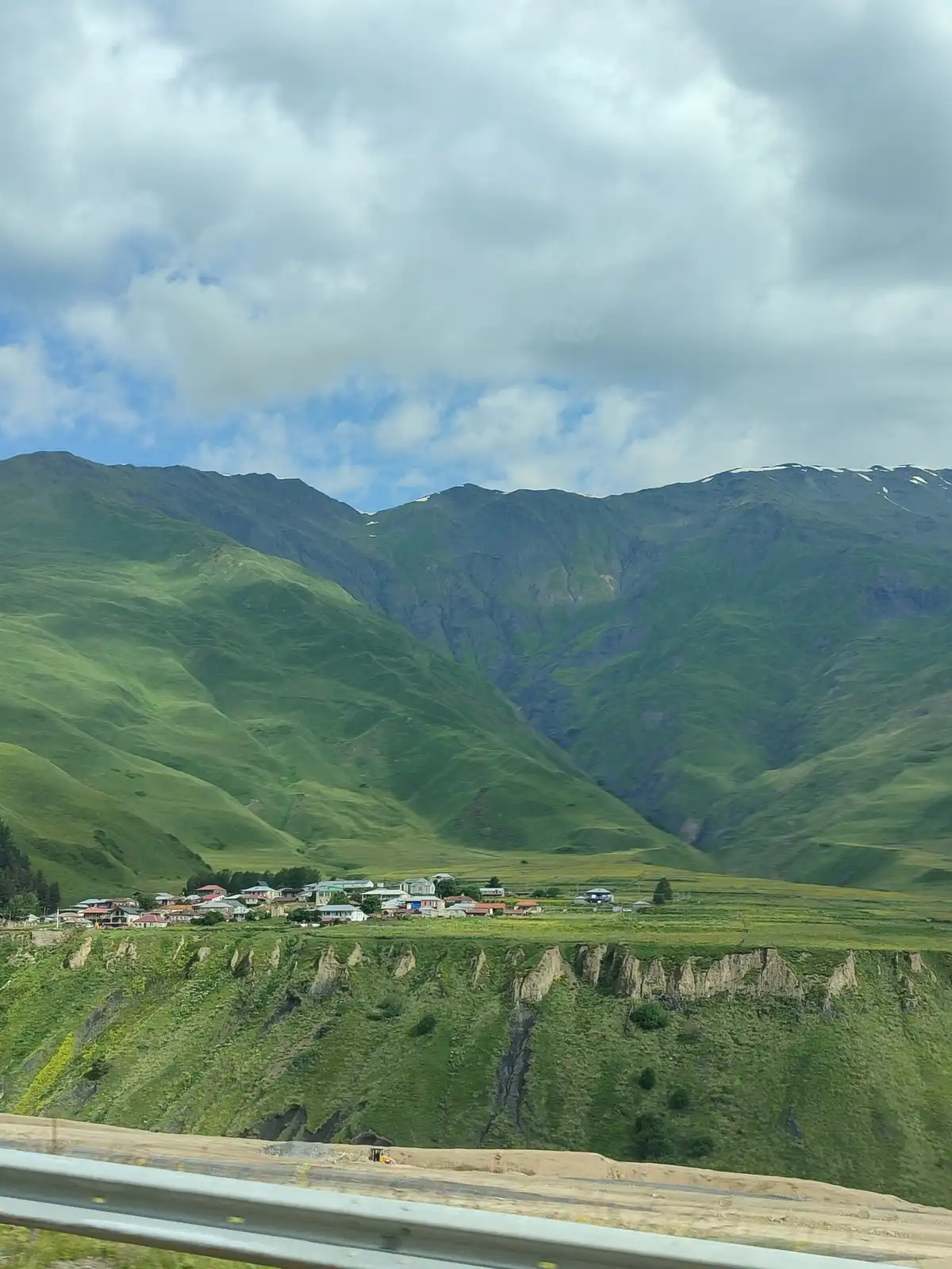 2-day Kazbegi & Dariali Gorge Scenic Tour: From Aragvi Valley To High Mountain Gorges