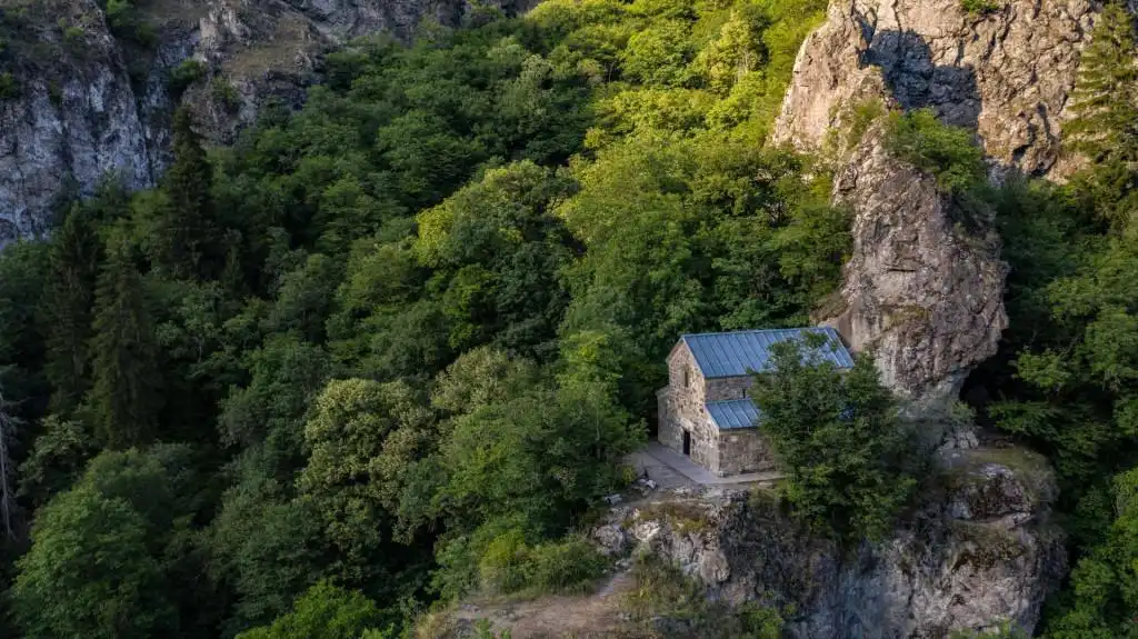 Green Escape: Atskuri Fortress, Kvabiskhevi Valley Picnic & Borjomi Wonders! 🌲🏰💧